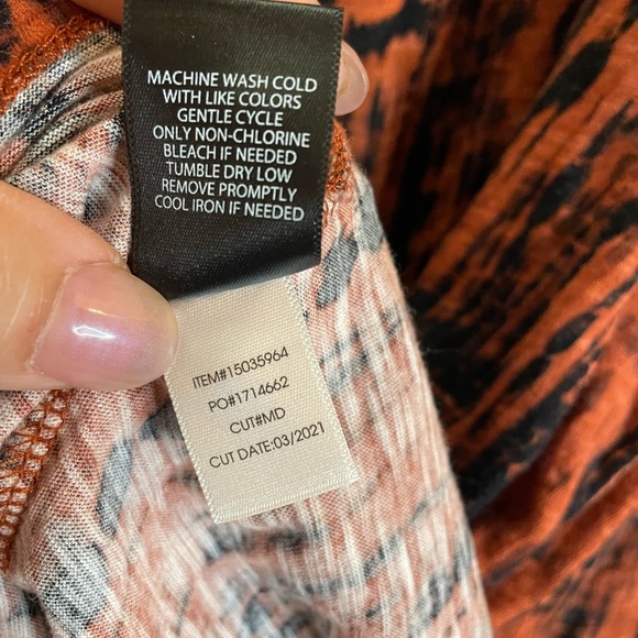 TORRID TIE-DYE SLEEVELESS SPLIT NECK HERITAGE SLUB CLASSIC FIT TANK Sz 6X - Picture 4 of 7